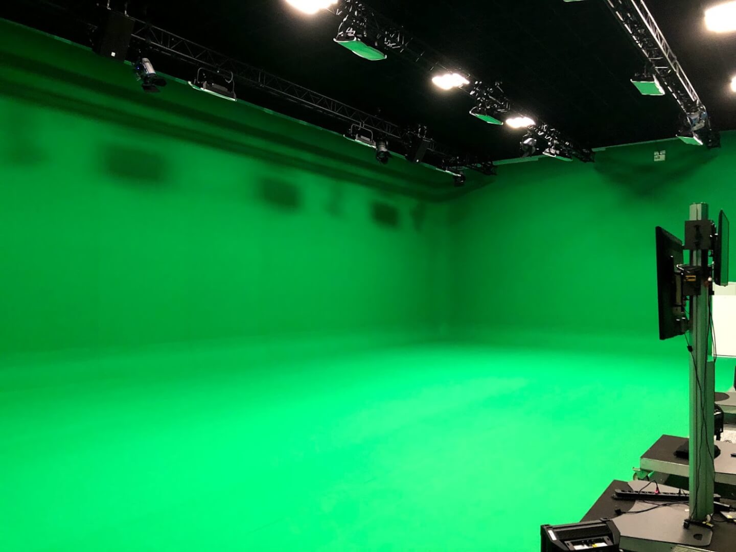 Studio 1 Studio 1